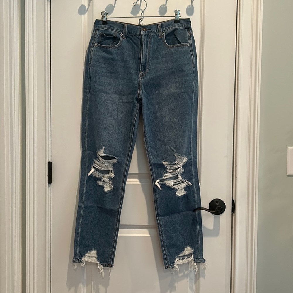 American Eagle AE Size 8 High Rise Mom Jean
